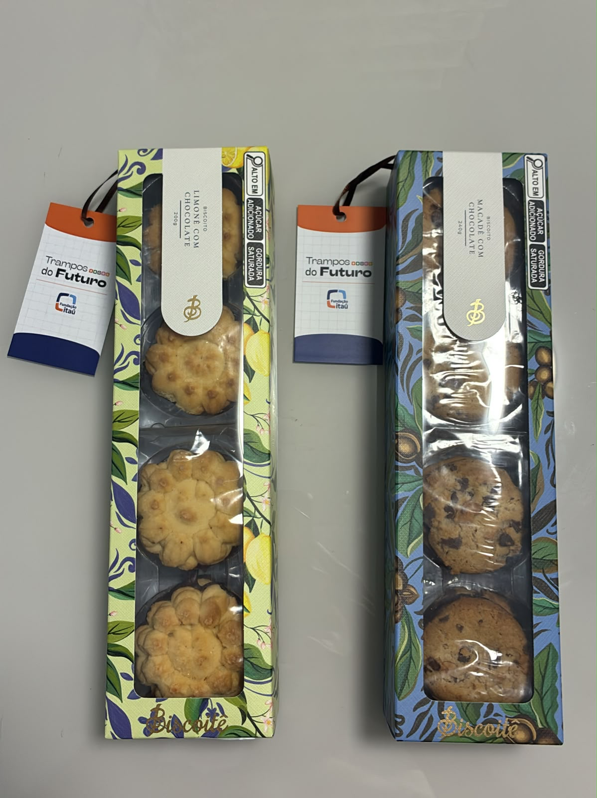Caixas de biscoitos com tags personalizadas